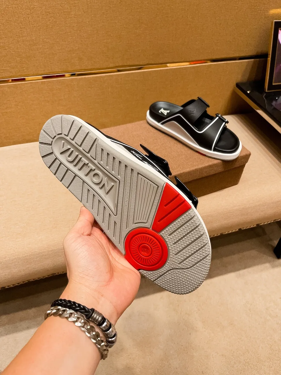 Men's shoes 💰 380 💰 New model on the market 🔥 [LV 🔥 Slippers] High-end 1:1 mold customization of first-layer cowhide, original upgraded version of the outsole, lighter and non-slip. The market's top quality, fashionable and trendy, versatile and popular, simple yet tasteful, a must-have for fashionistas, exuding a fashionable and casual atmosphere, fashion is at your feet, full of confidence, the same style at the counter 👍The season of spring and summer slippers is here, they are super beautiful to wear, 38-44, multiple colors available🔥